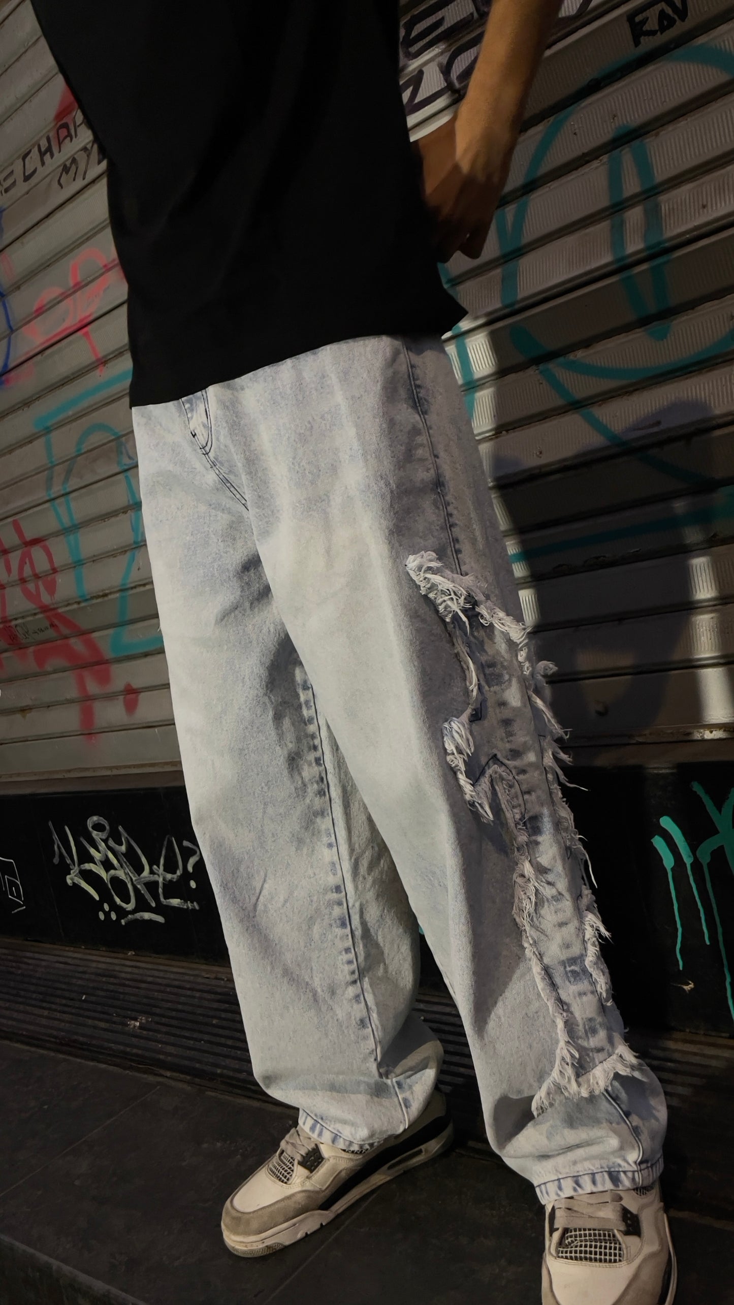 LIGHT DISTRESSED BAGGY®